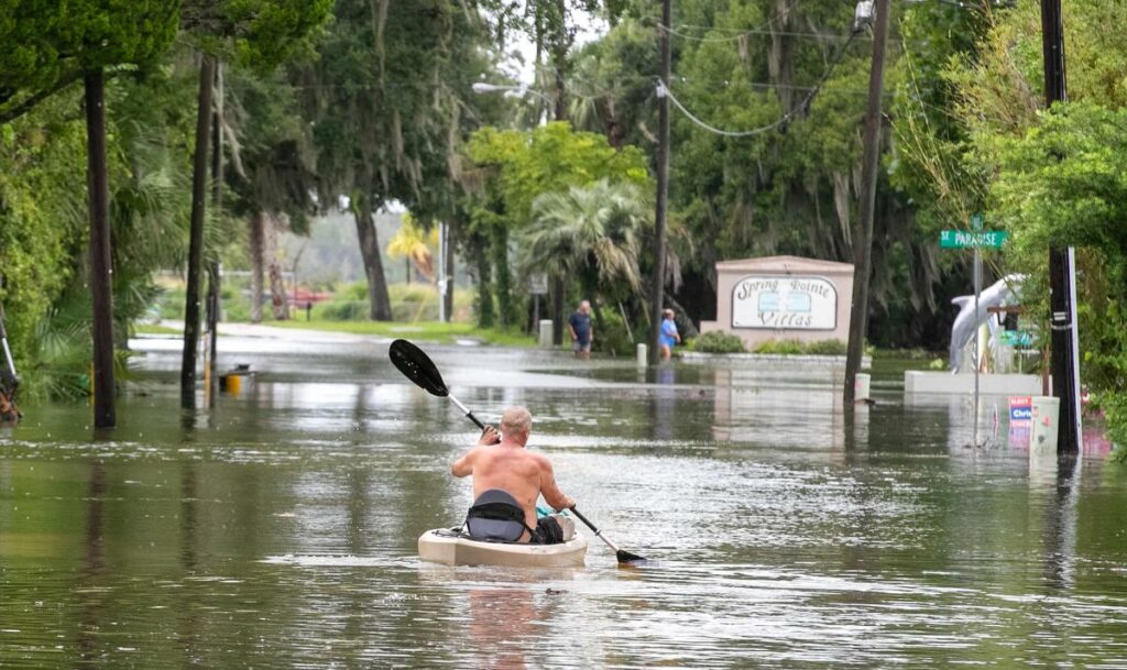 Debby’s aftermath leaves thousands in the dark; threatens more flooding in the Carolinas