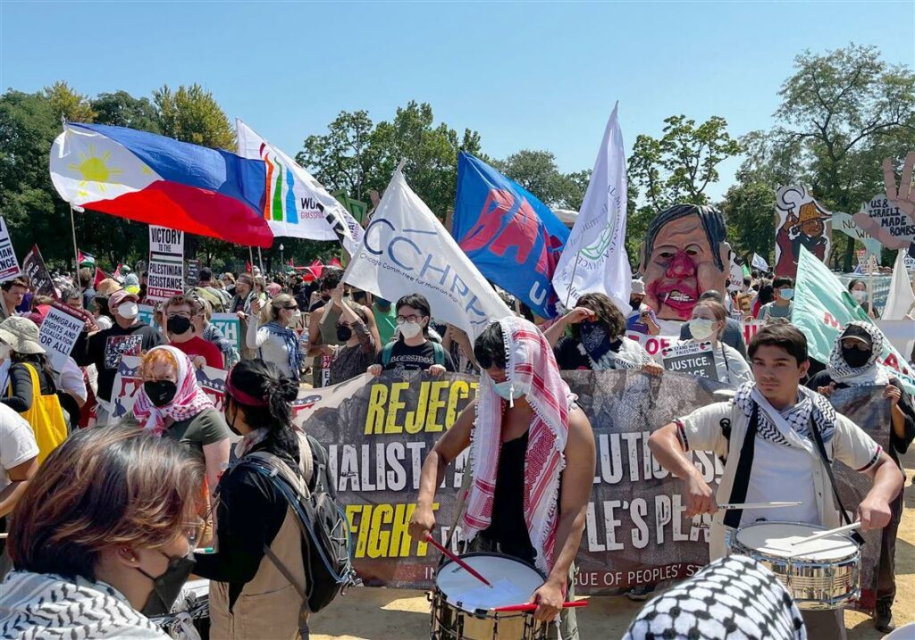 Protesters rally outside of Democratic National Convention as Chicago officials pledge to keep peace