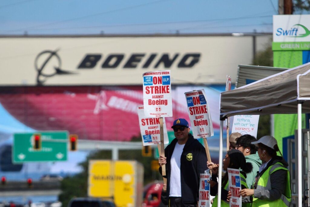 Boeing machinists reject labor contract, extending strike