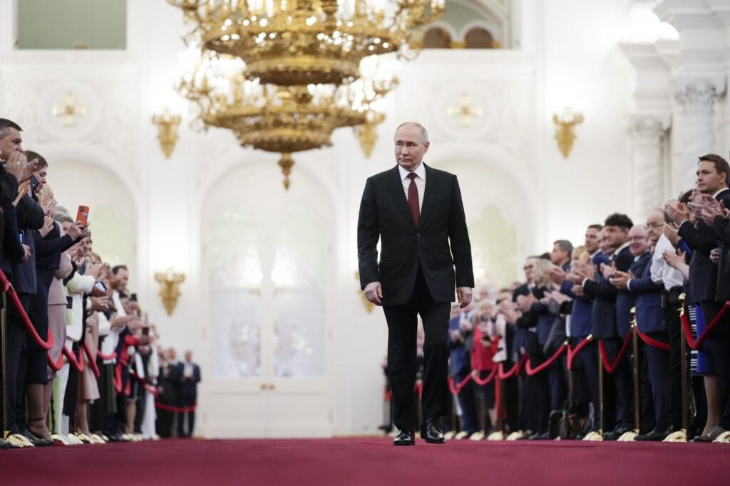 Putin Rolls Out the Red Carpet At Economic Summit