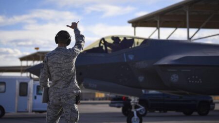 Pentagon, Lockheed reach handshake deal for next F-35s