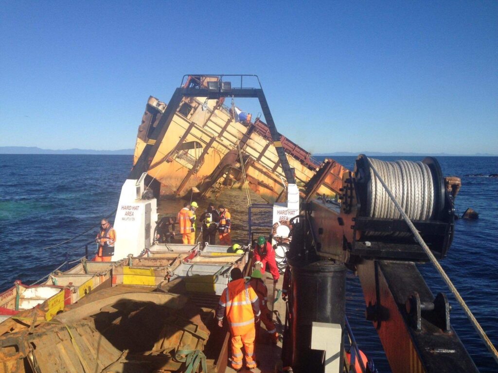 Crew Mistakes Caused the Sinking of a New Zealand Navy Ship off Samoan Coast, Inquiry Finds