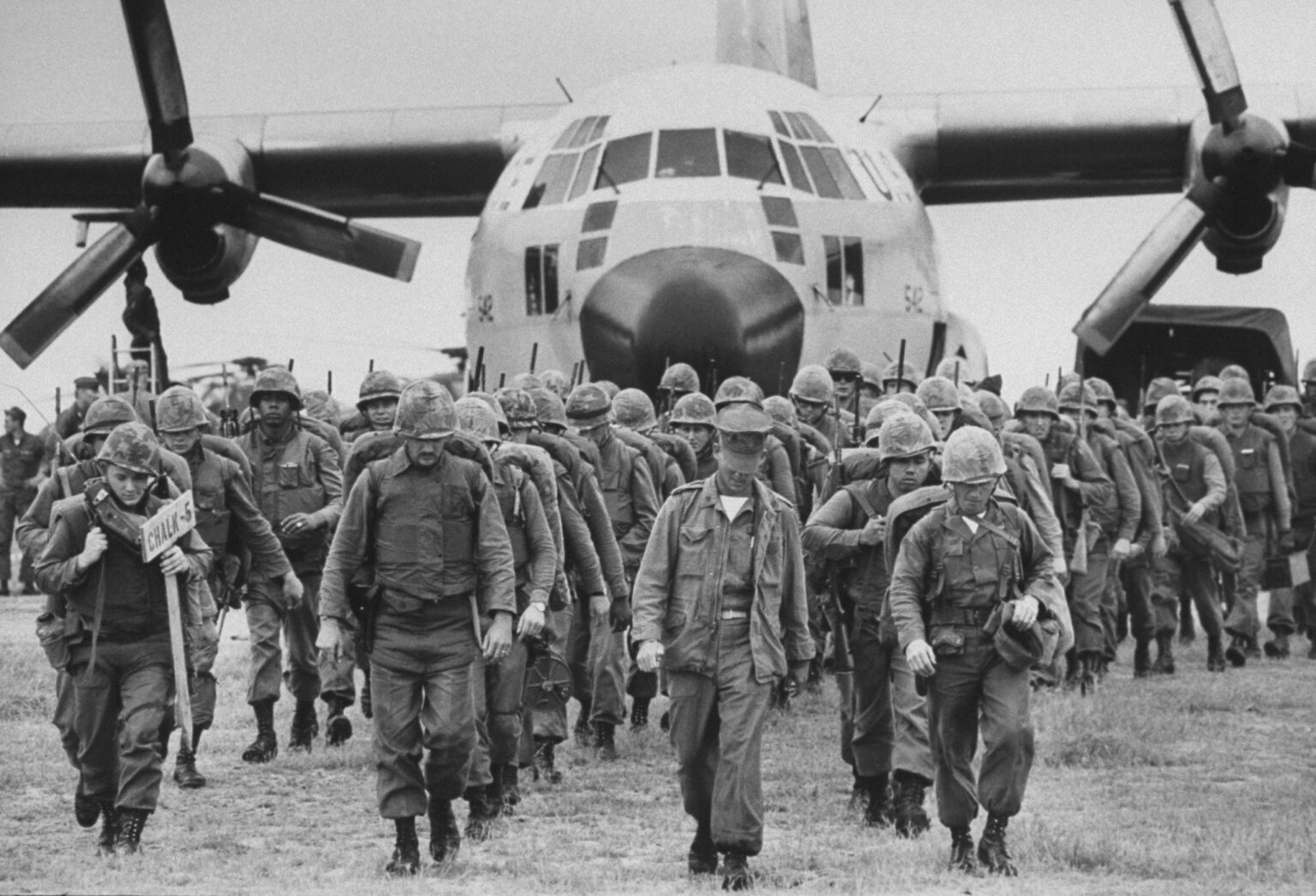 US troops arriving in Texas, California to support border security