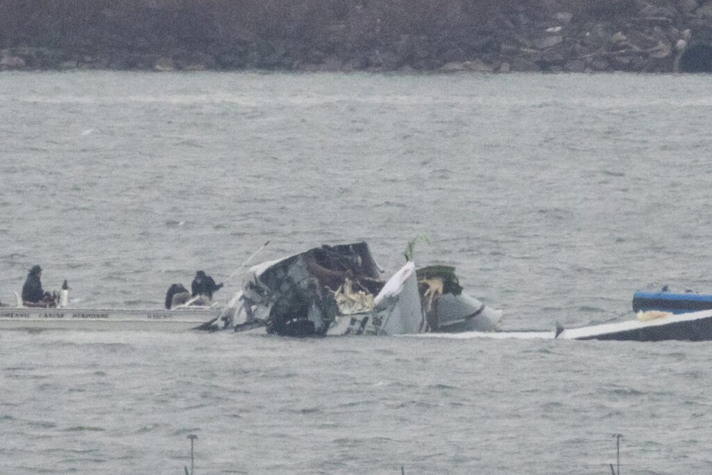 Crews Return to the Potomac River to Recover Wreckage from DC Midair Collision