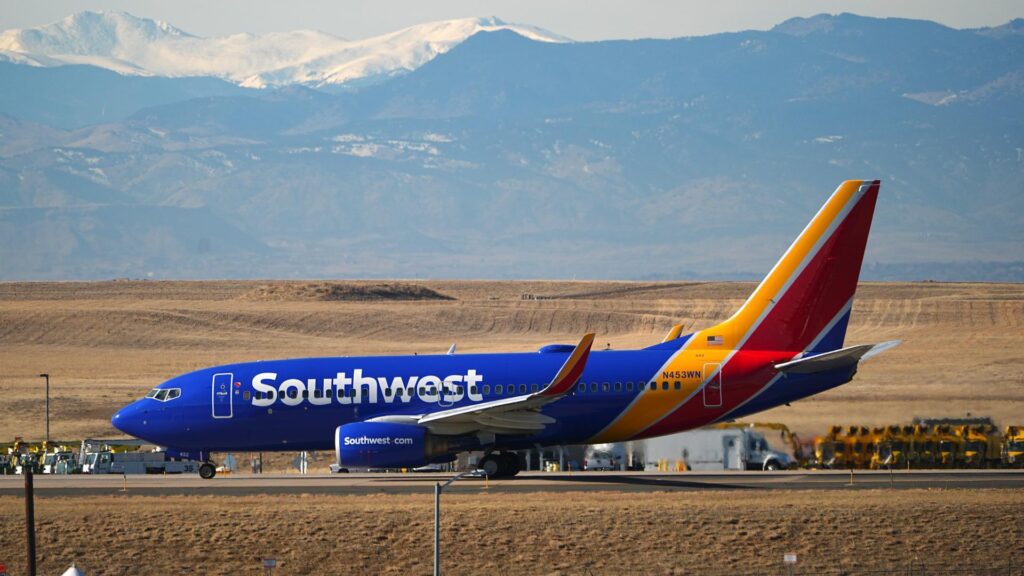 Southwest Airlines Flight Abruptly Rises to Avoid Another Plane Crossing Chicago Runway